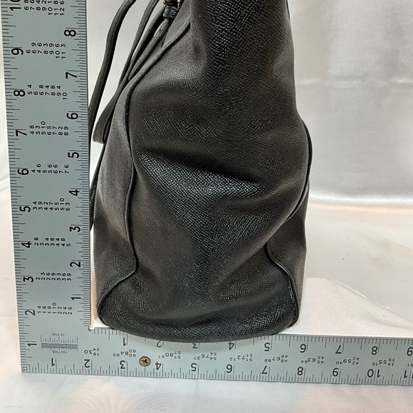 Says Coach, Black Tote; golden hardware; zipper closure.  8-B5a - Picture 4 of 9